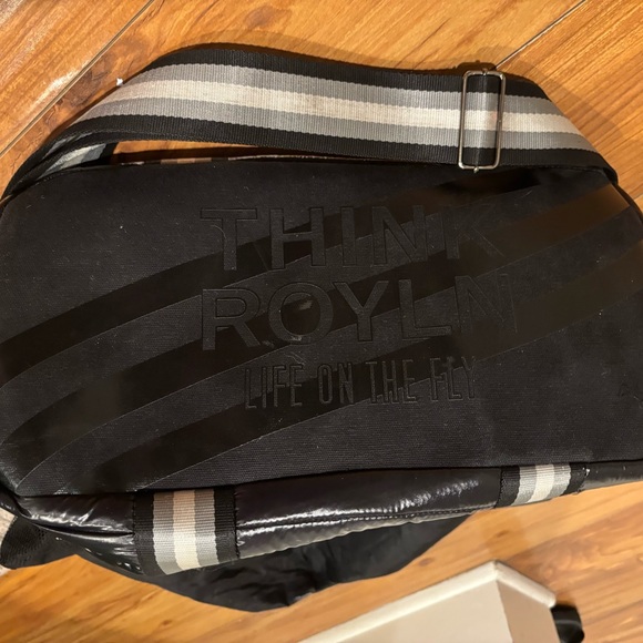 ROLYN BLACK TRAVEL BAG - Picture 2 of 8